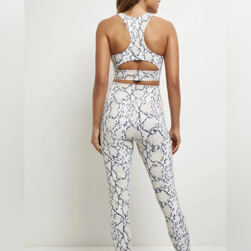 Allfenix Snakeskin Workout Set, Medium Bra & Small Leggings (Set Active)